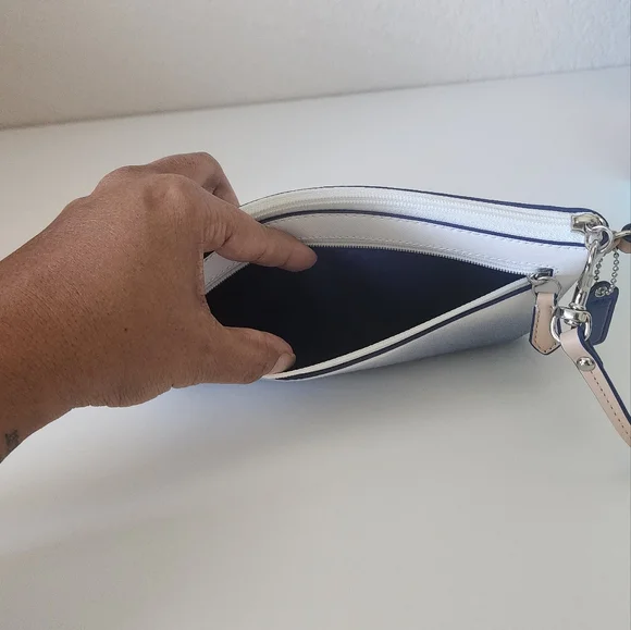 Coach new blue and white ombre wristlet - Picture 11 of 12